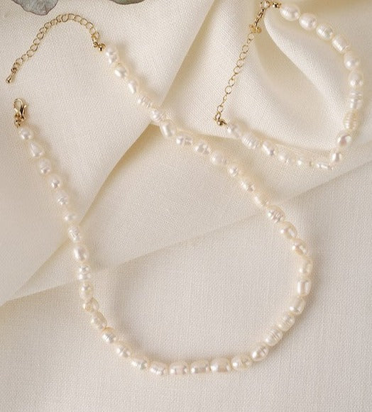 Pearl bracelet & necklace set